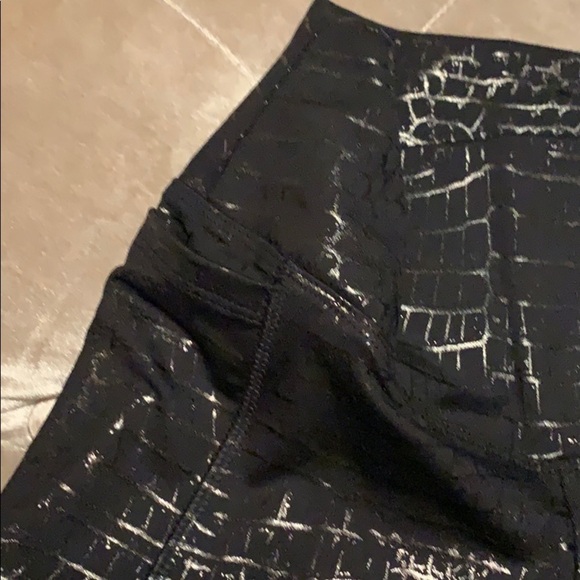 Pink Victoria's Secret blk snakeskin print legging - Picture 6 of 10